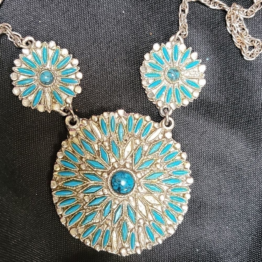 𝅺SILVER AND TURQUOISE STATEMENT NECKLACE - Picture 6 of 6